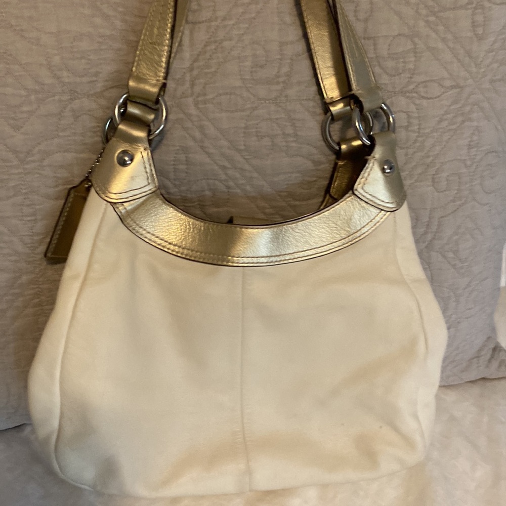 Coach Soho Hobo Leather White, Gold Metallic w/purple interior. 3 int sectns - Picture 5 of 14